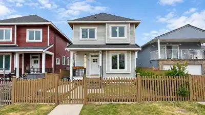 4985 MOSS STREET, Vancouver BC V5R 3T5