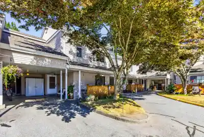 11 21707 DEWDNEY TRUNK ROAD, Maple Ridge BC V2X 3G8