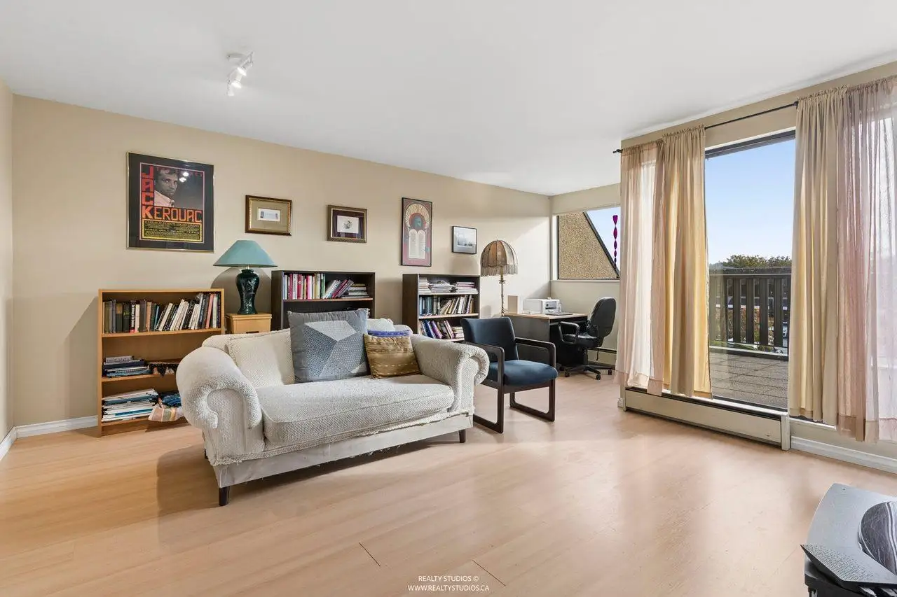 1459 CLYDE AVENUE, West Vancouver BC V7T 1E9