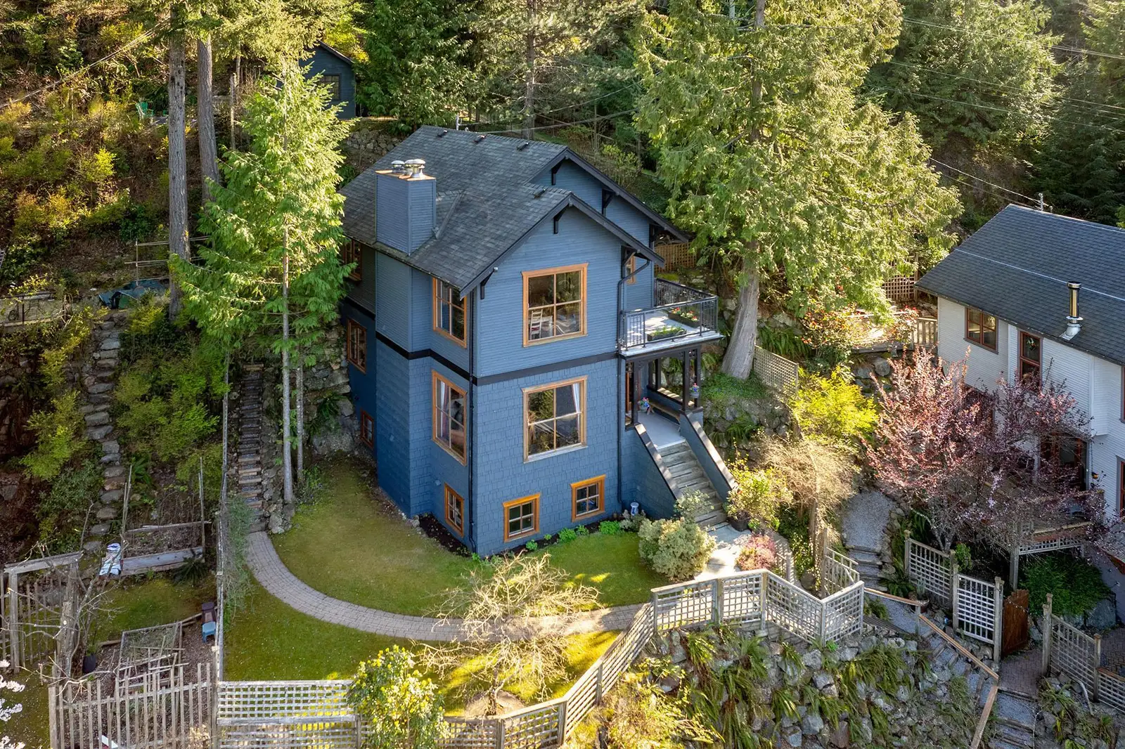 555 ROOCROFT LANE, Bowen Island BC V0N 1G2