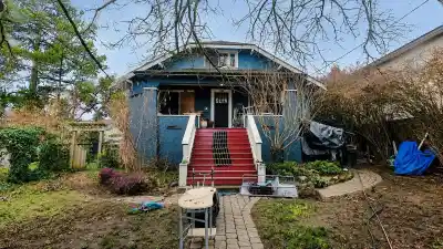 1217 SIXTH AVENUE, New Westminster BC V3M 2C1