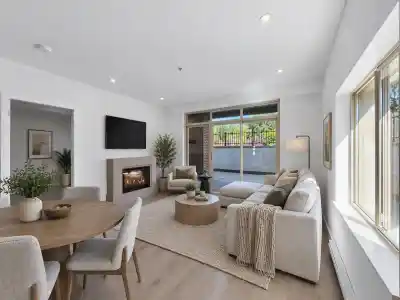 204 1273 MARINE DRIVE, North Vancouver BC V7P 1T3