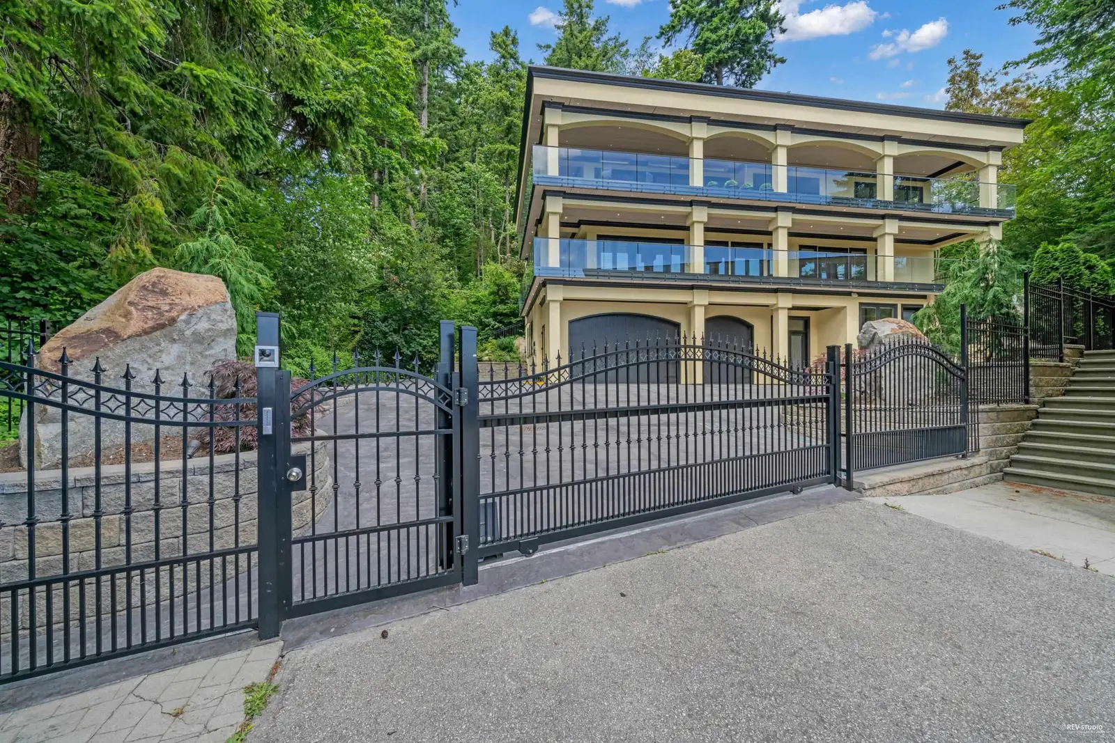 1349 ANDERSON STREET, White Rock BC V4B 3P4