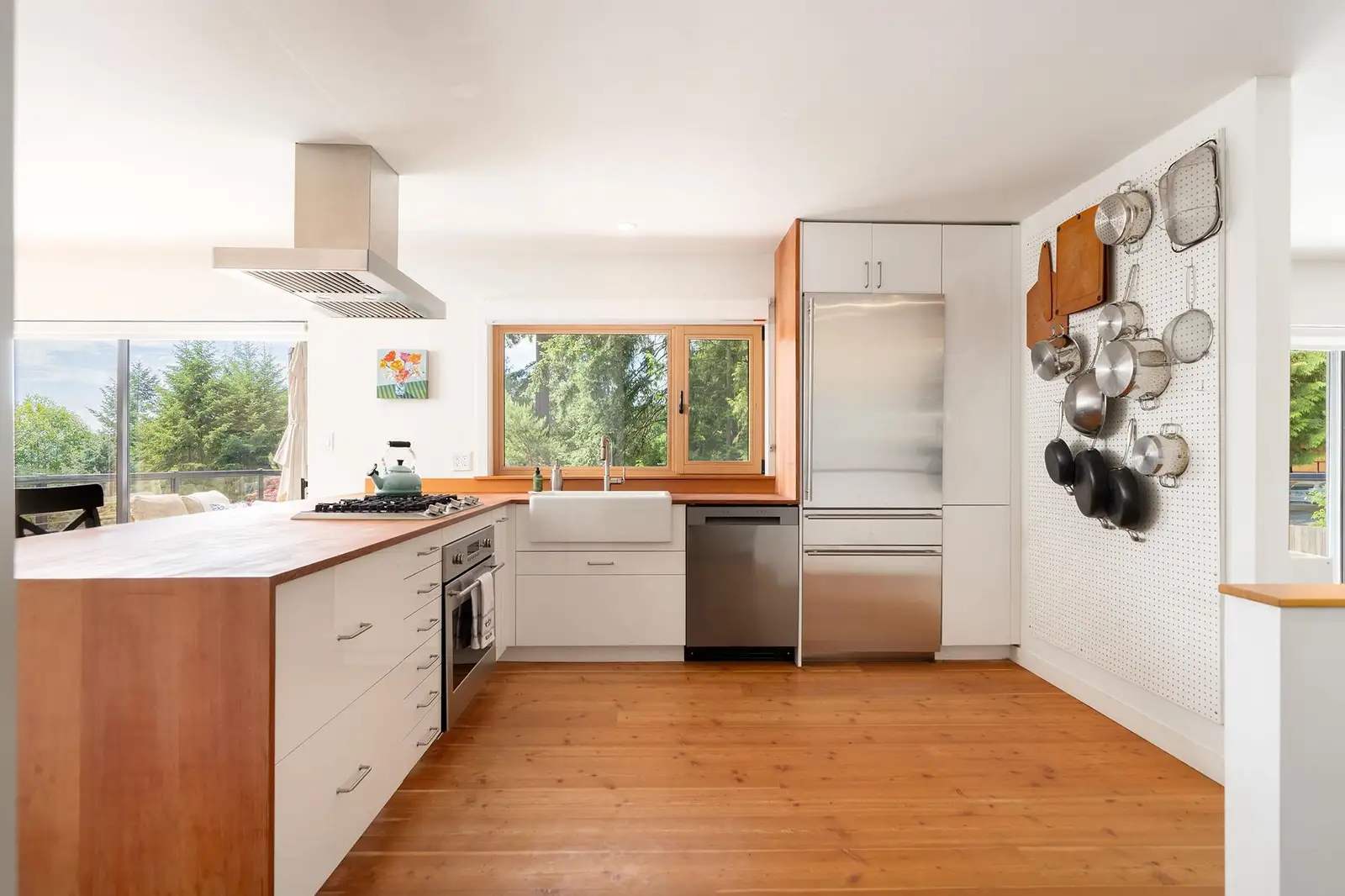 1569 WHITESAILS DRIVE, Bowen Island BC V0N 1G2