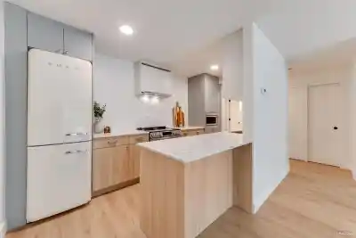 102 270 W 3RD STREET, North Vancouver BC V7M 1G1