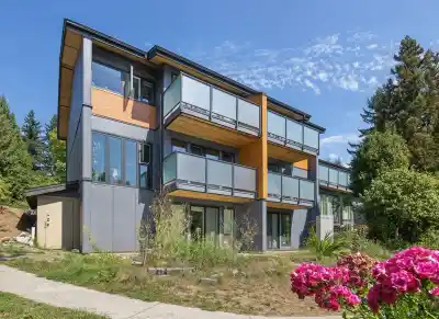 1084 LILLOOET ROAD, North Vancouver BC V7J 2H8