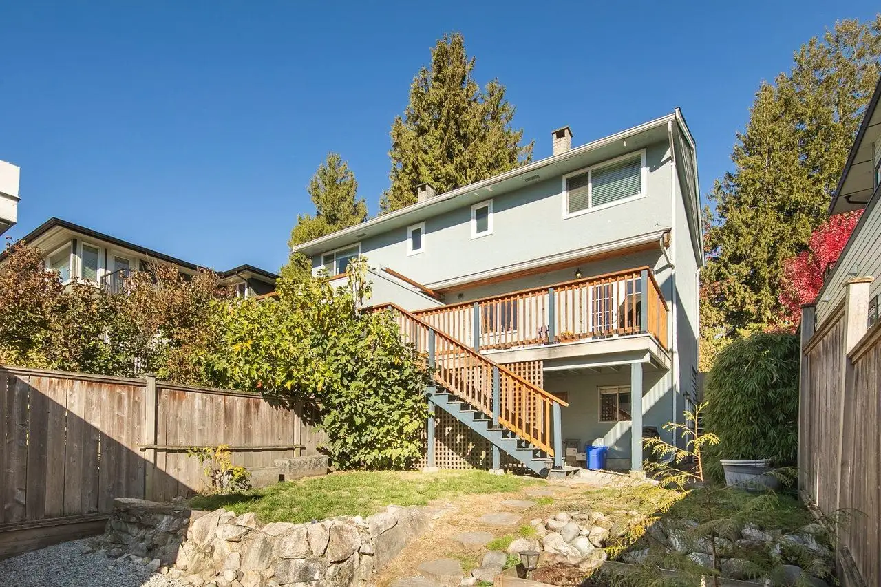 355 E 4TH STREET, North Vancouver BC V7L 1J3