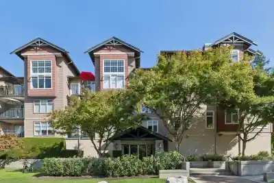 201 1140 STRATHAVEN DRIVE, North Vancouver BC V7H 2Z6