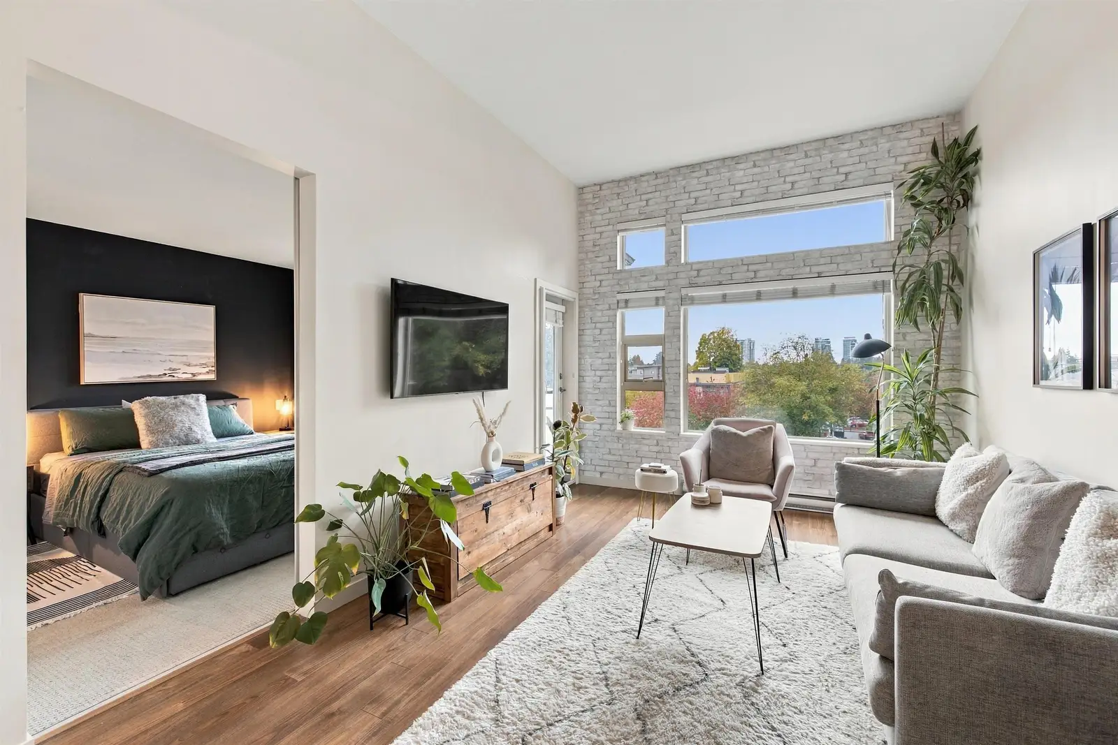 504 1677 LLOYD AVENUE, North Vancouver BC V7P 0B1