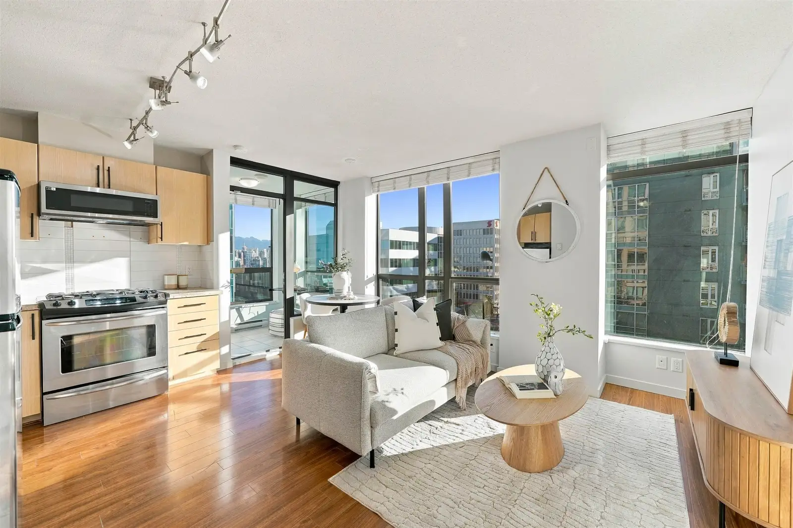 709 1068 W BROADWAY, Vancouver BC V6H 0A7