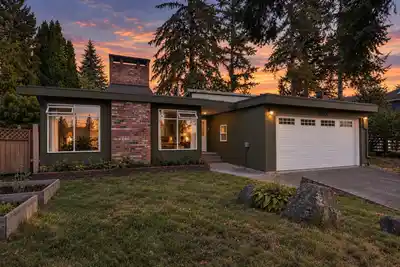695 MACINTOSH STREET, Coquitlam BC V3J 4Y4