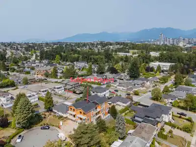 5 4561 CHARLOTTE COURT, Burnaby BC V5G 3T9