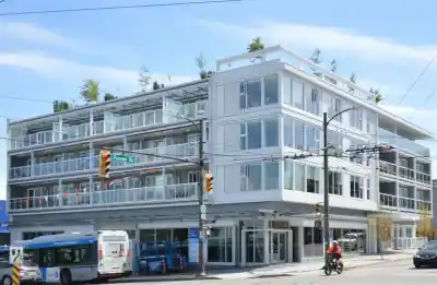 211 2508 FRASER STREET, Vancouver BC V5T 1T1