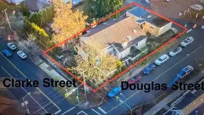 2201 CLARKE STREET, Port Moody BC V3H 1Y6