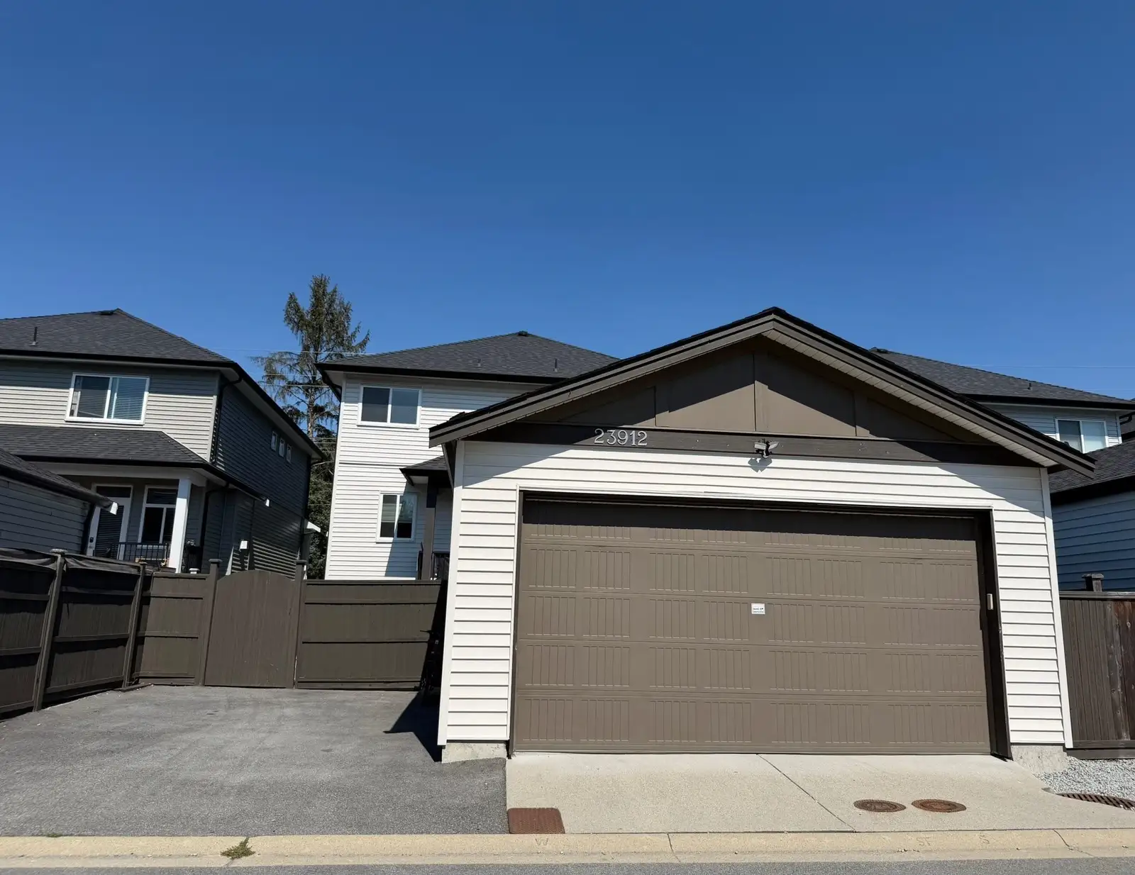 23912 DEWDNEY TRUNK ROAD, Maple Ridge BC V4R 1W2