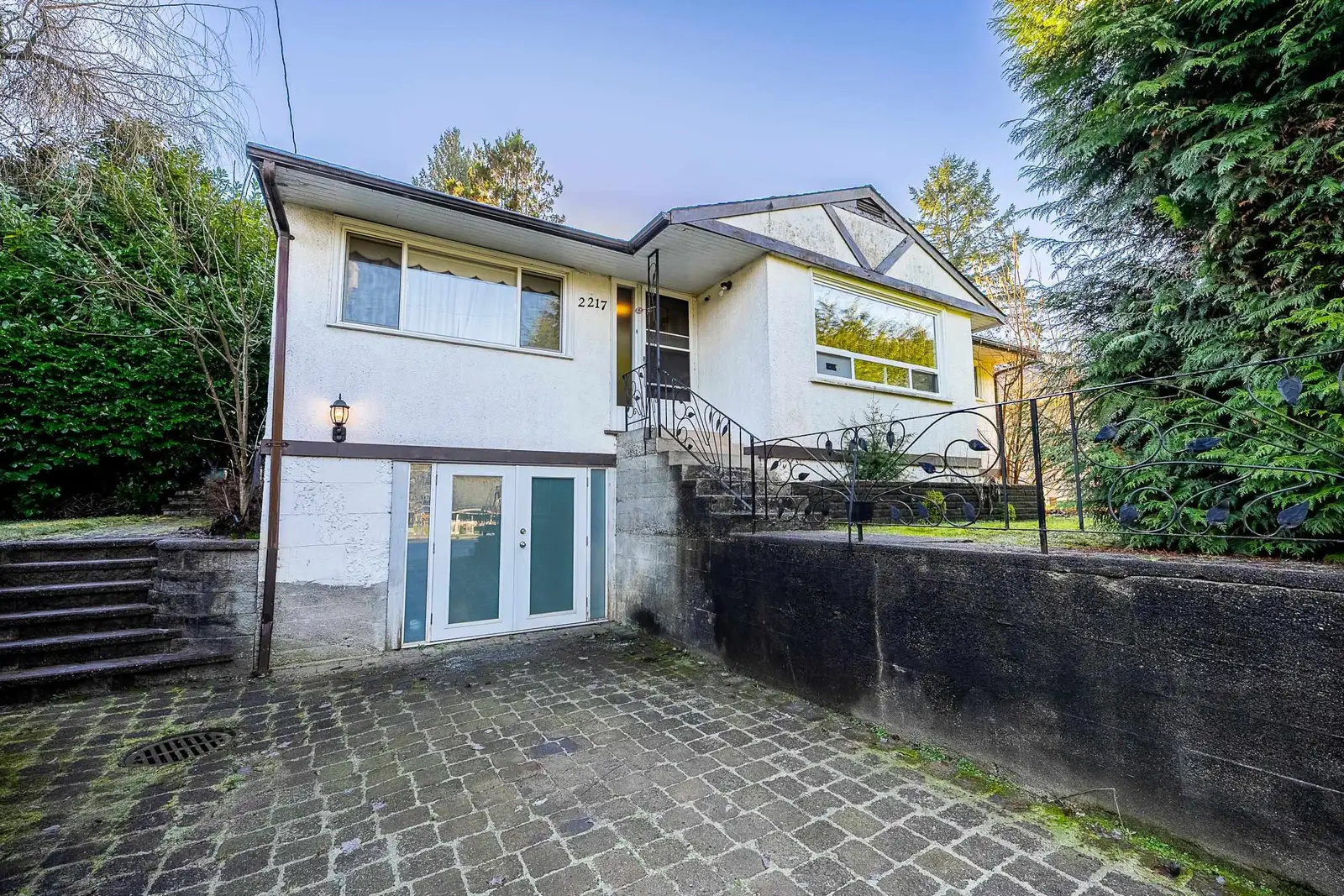 2217 CLARKE STREET, Port Moody BC V3H 1Y6