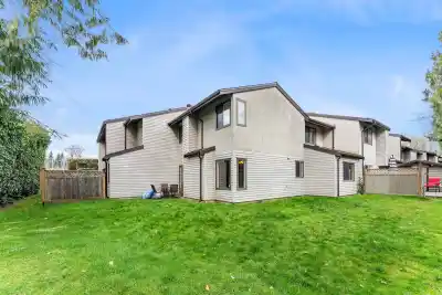 40 9955 140TH STREET, Surrey BC V3T 4M4