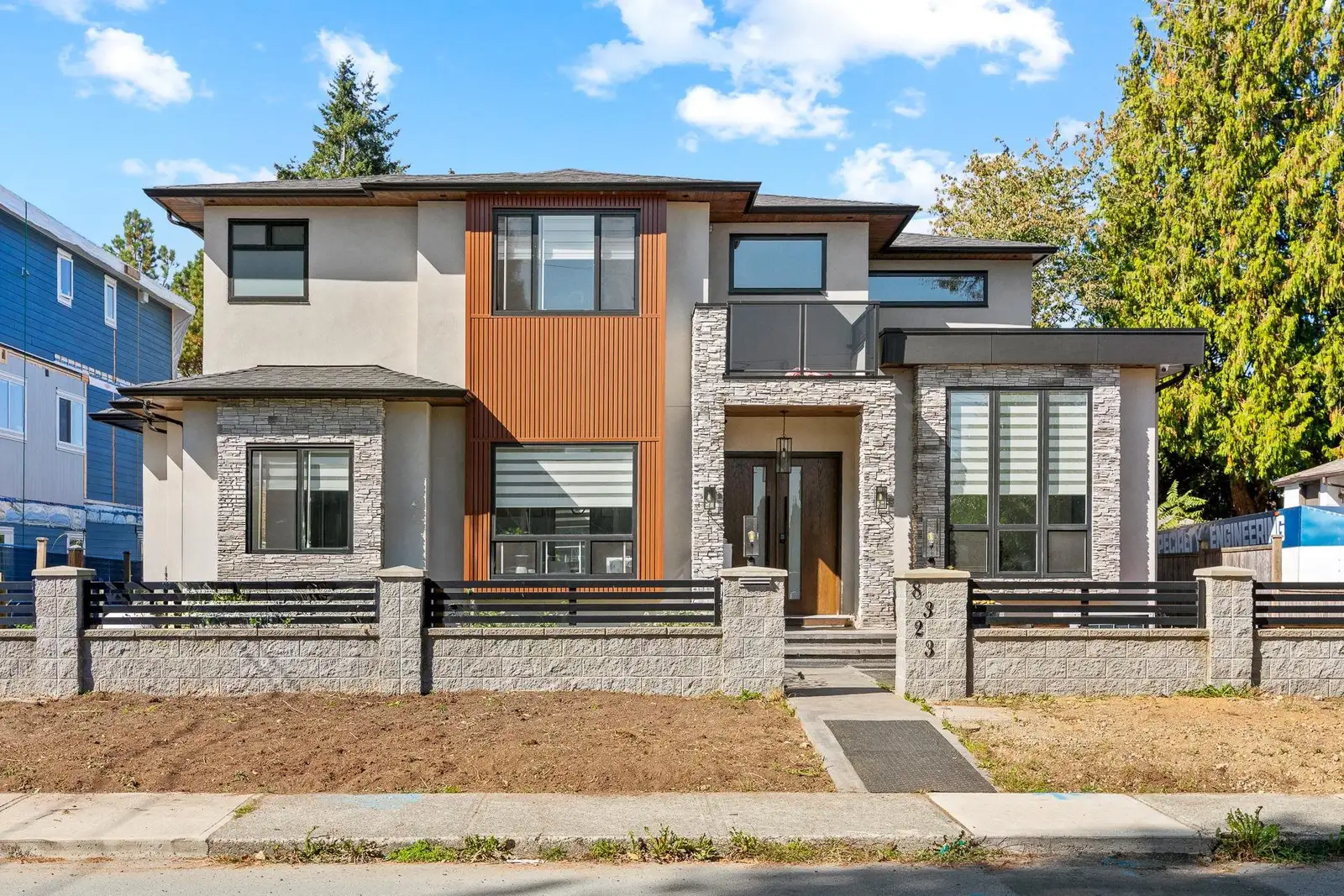 8323 14TH AVENUE, Burnaby BC V3N 2C2