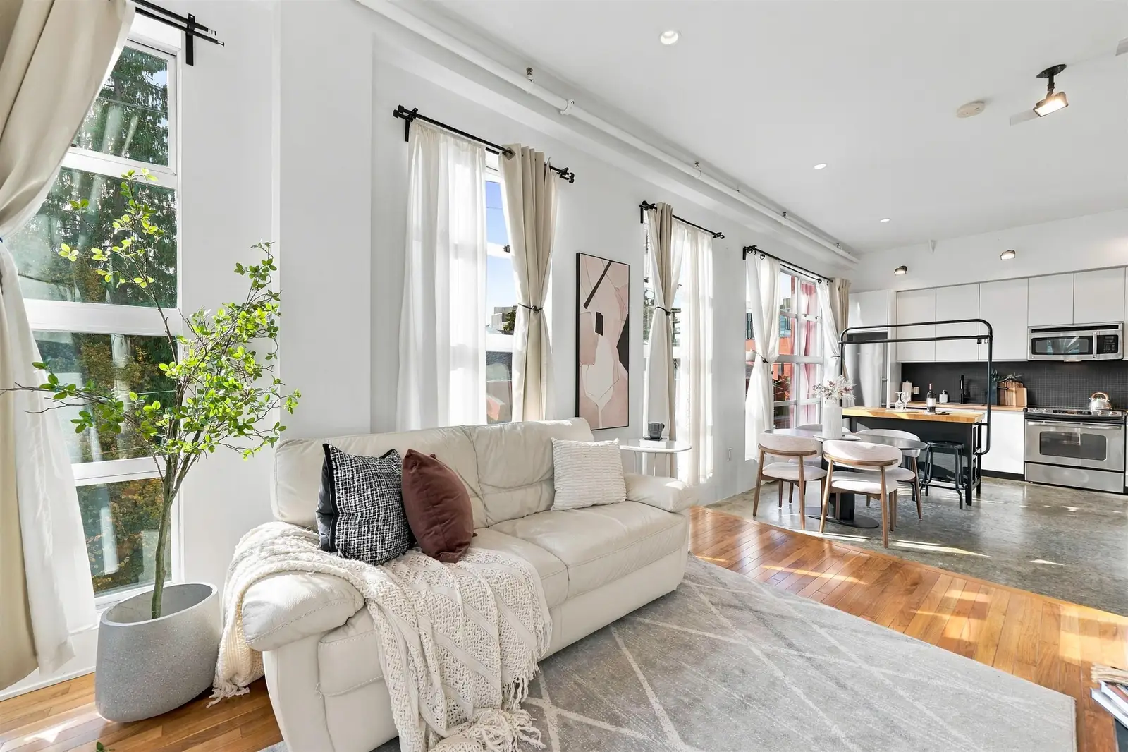 307 272 E 4TH AVENUE, Vancouver BC V5T 4S2