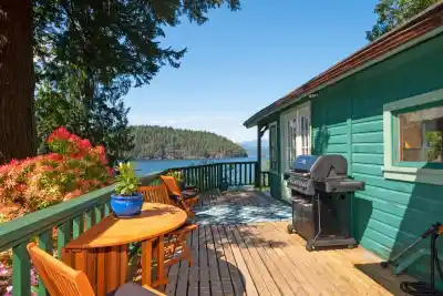 1587 MOUNT GARDNER ROAD, Bowen Island BC V0N 1G2