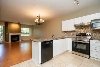 222 2109 ROWLAND STREET, Port Coquitlam BC V3C 6J4