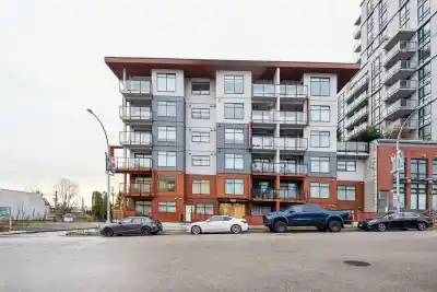 207 232 SIXTH STREET, New Westminster BC V3L 3A4
