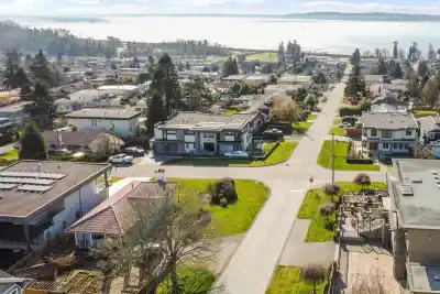 15761 CLIFF AVENUE, White Rock BC V4B 1W4
