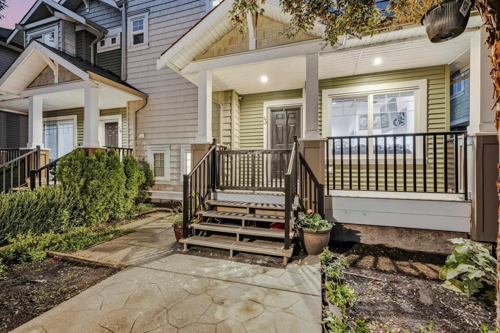 B3 19292 72A AVENUE, Surrey BC V4N 5Y3