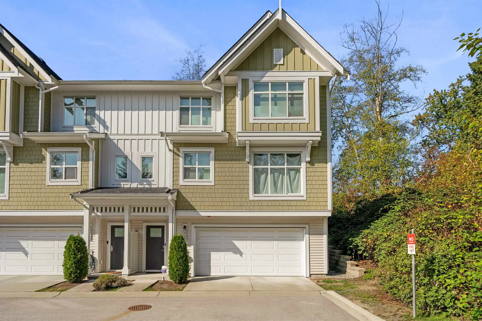 2705 23061 LOUGHEED HIGHWAY, Maple Ridge BC V2X 4L3