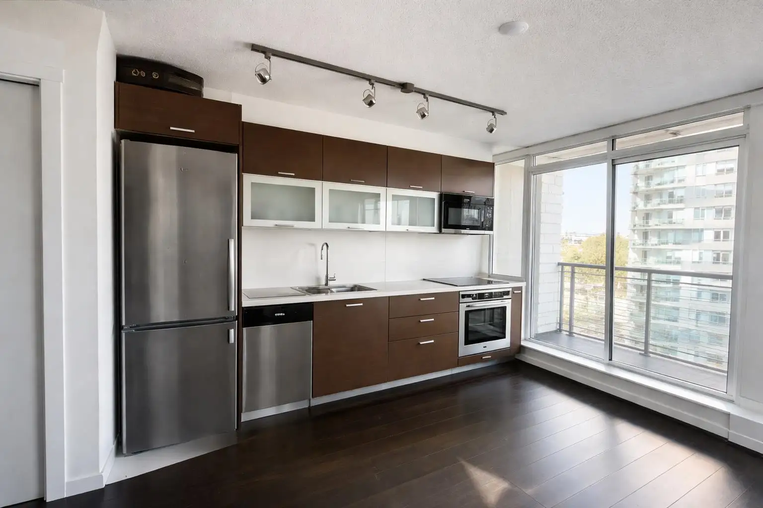 610 10777 UNIVERSITY DRIVE, Surrey BC V3T 0E6