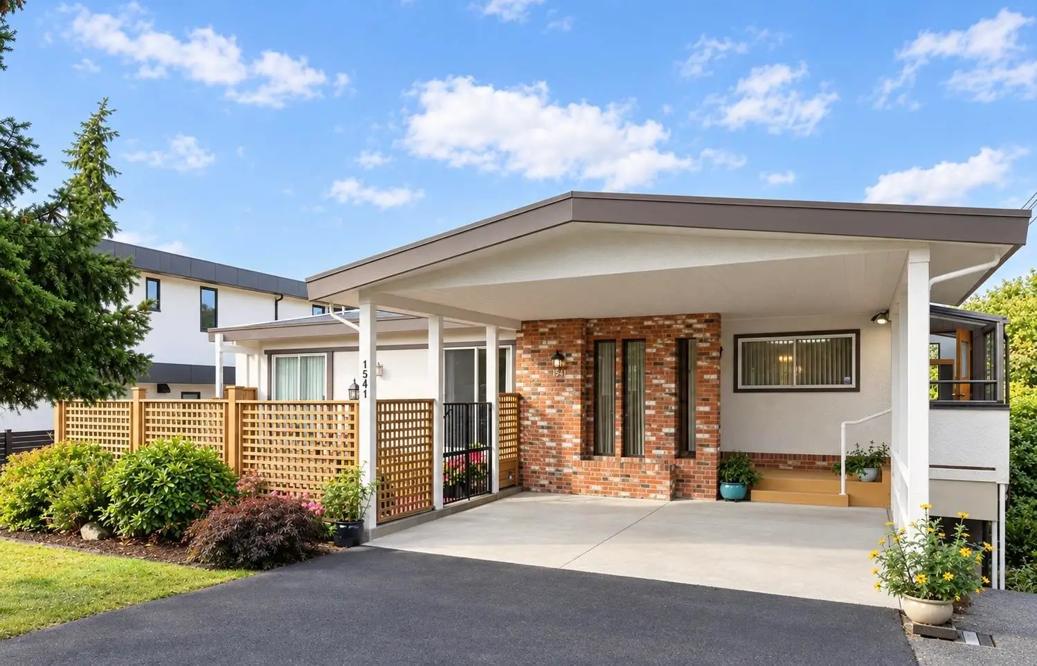 1541 HOWARD AVENUE, Burnaby BC V5B 3S2