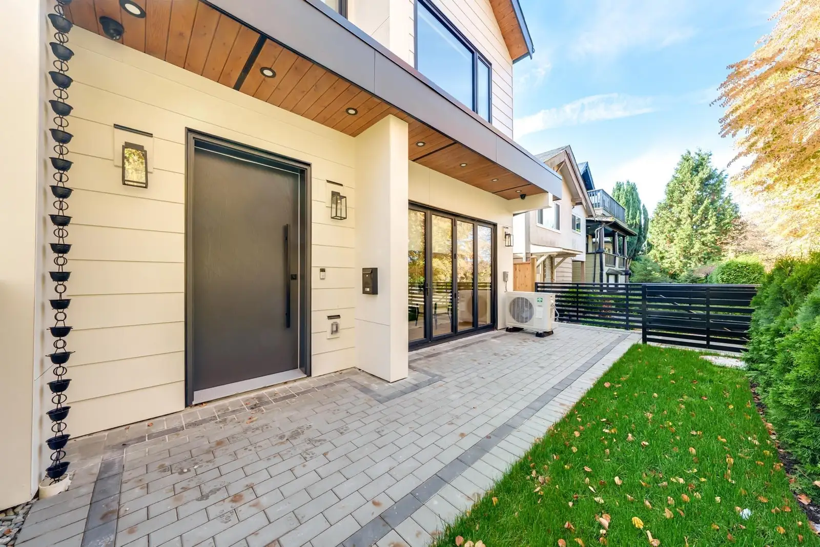 1 2686 MCGILL STREET, Vancouver BC V5K 1H3