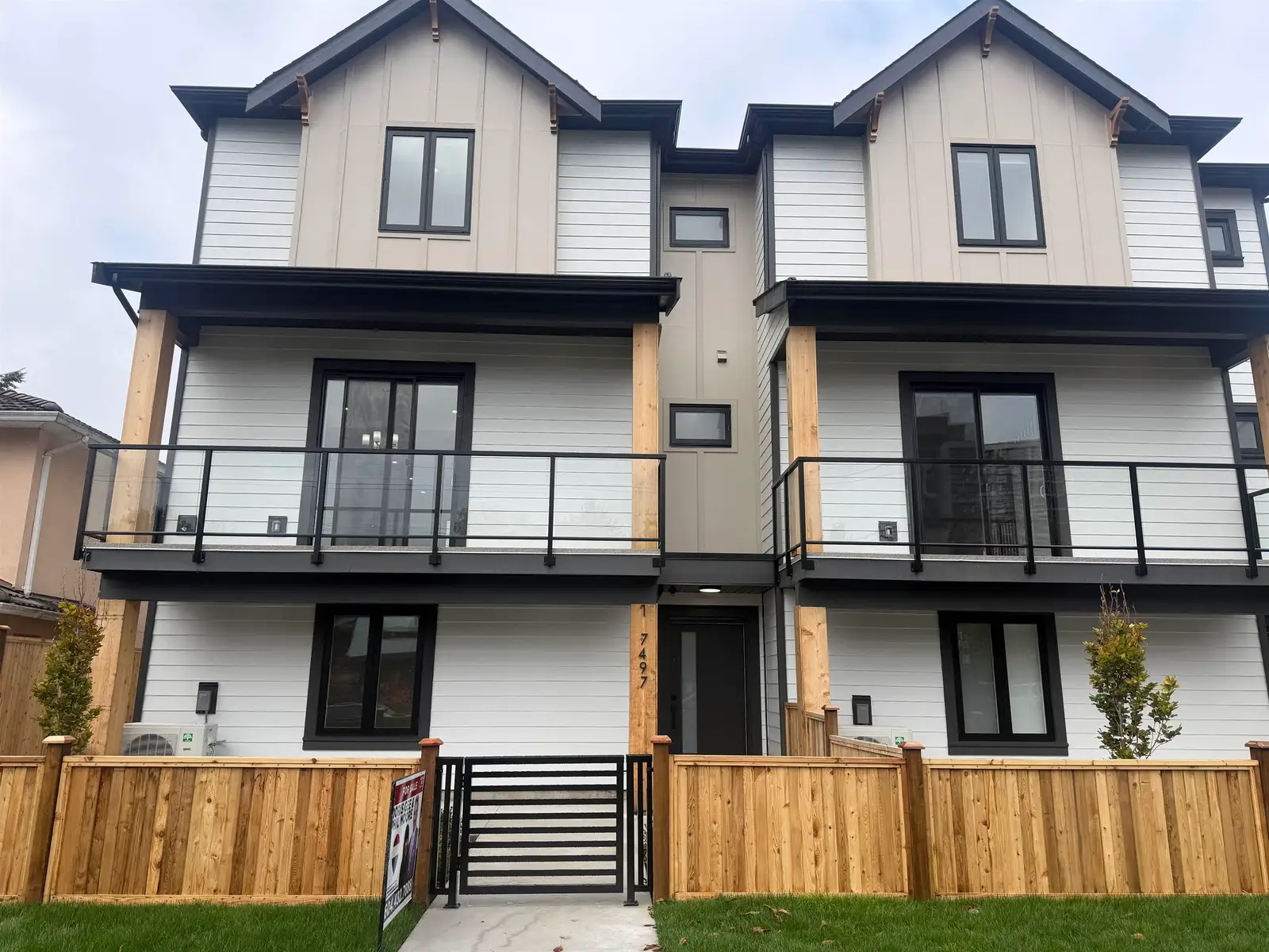 1 7497 HOLLY STREET, Burnaby BC V5E 3K1