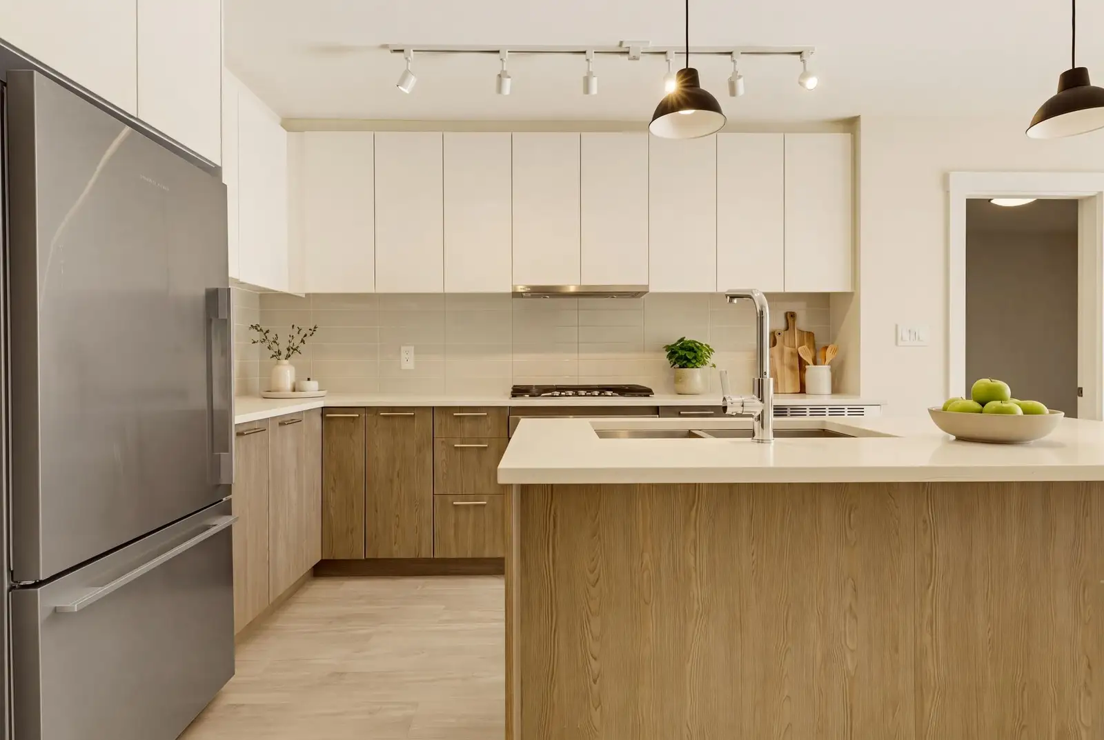 G4 625 E 3RD STREET, North Vancouver BC V7L 1G6