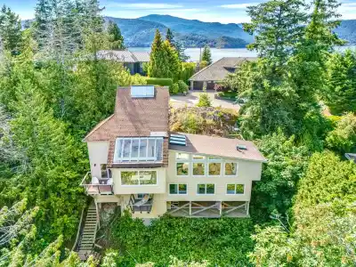 6236 SUMMIT AVENUE, West Vancouver BC V7W 1Y2