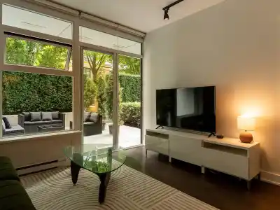 2 1777 W 7TH AVENUE, Vancouver BC V6J 0E5