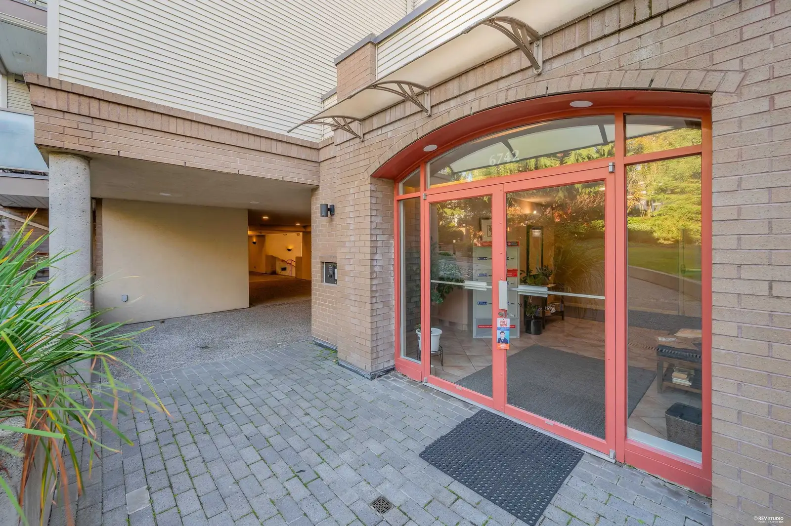 413 6742 STATION HILL COURT, Burnaby BC V3N 4V2