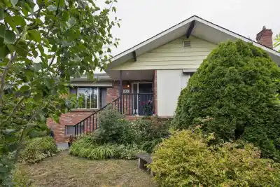 960 CLIFF AVENUE, Burnaby BC V5A 2J5