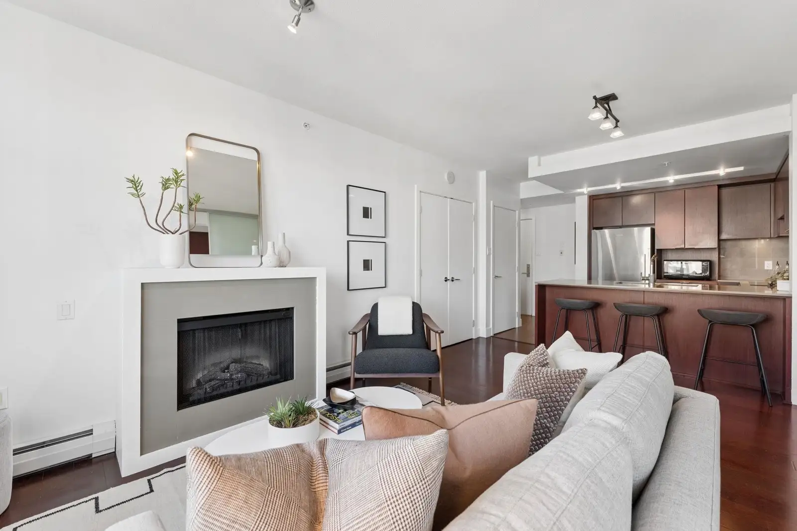 1101 158 W 13TH STREET, North Vancouver BC V7M 0A7