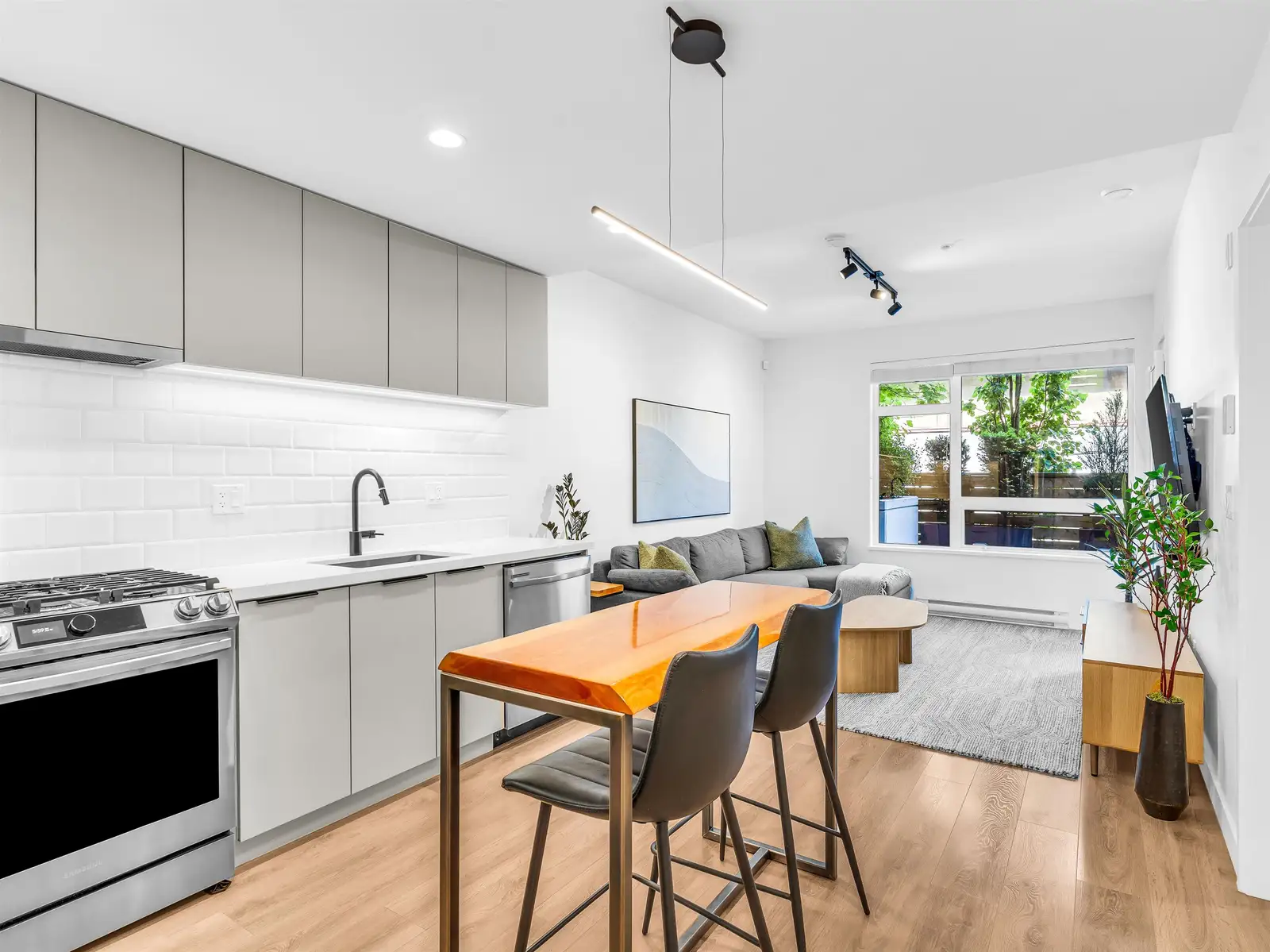 3018 ST. GEORGE STREET, Port Moody BC V3H 0L4