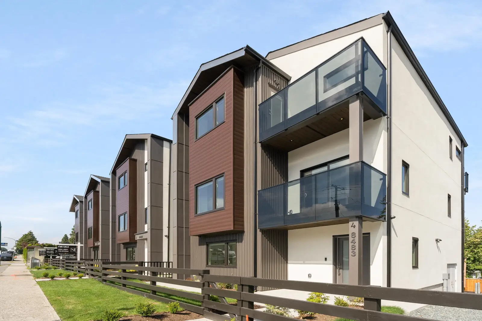 2 8483 16 AVENUE, Burnaby BC V3N 1S4