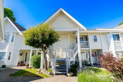 206 9109 154 STREET, Surrey BC V3R 9G8