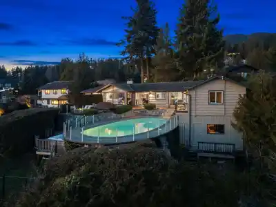 4570 WOODGREEN COURT, West Vancouver BC V7S 2V7