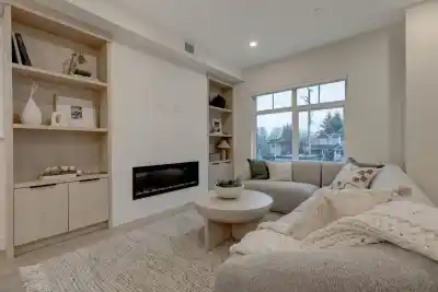 8 339 KEARY STREET, New Westminster BC V3L 3L2