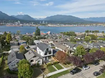 1 2815 TRINITY STREET, Vancouver BC V5K 1E8