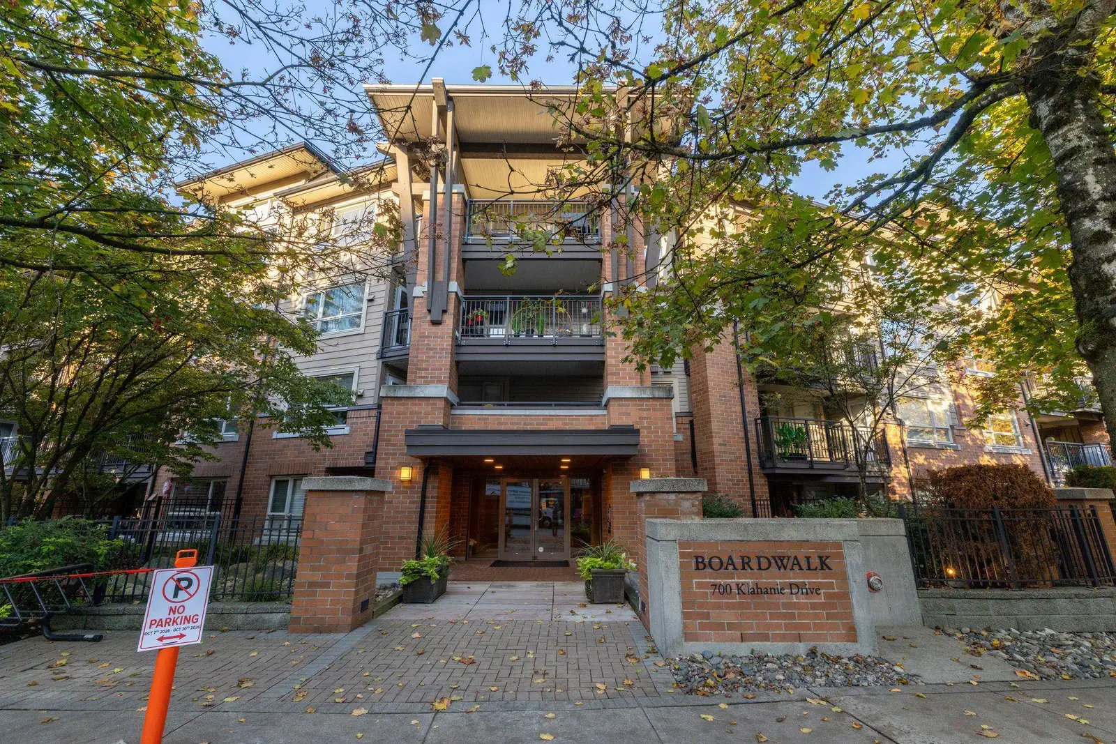 205 700 KLAHANIE DRIVE, Port Moody BC V3H 5L3