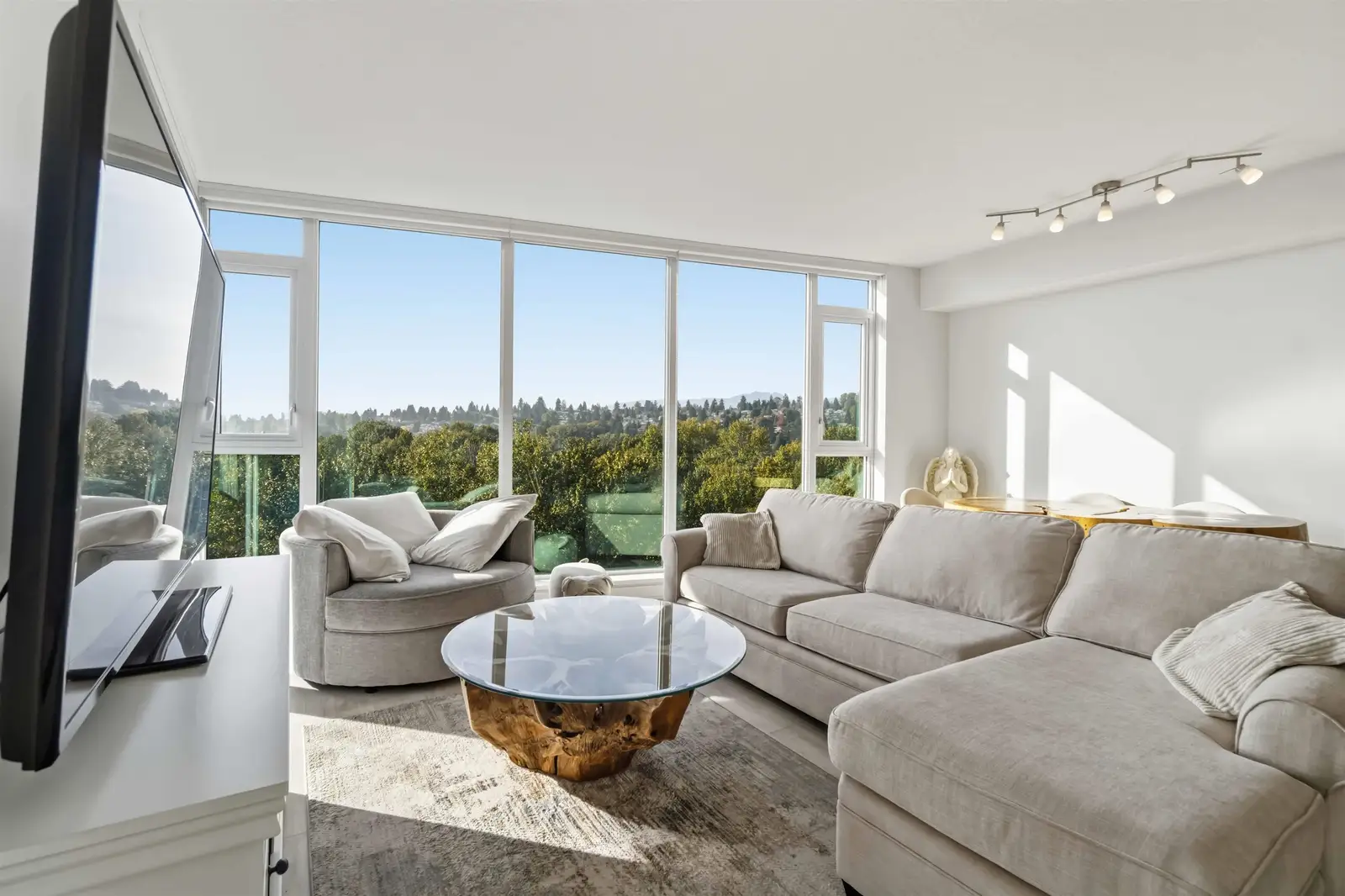 1306 1401 HUNTER STREET, North Vancouver BC V7J 0E2