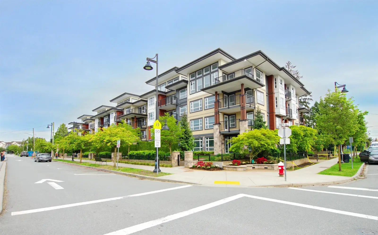 203 22562 121 AVENUE, Maple Ridge BC V2X 3Y8