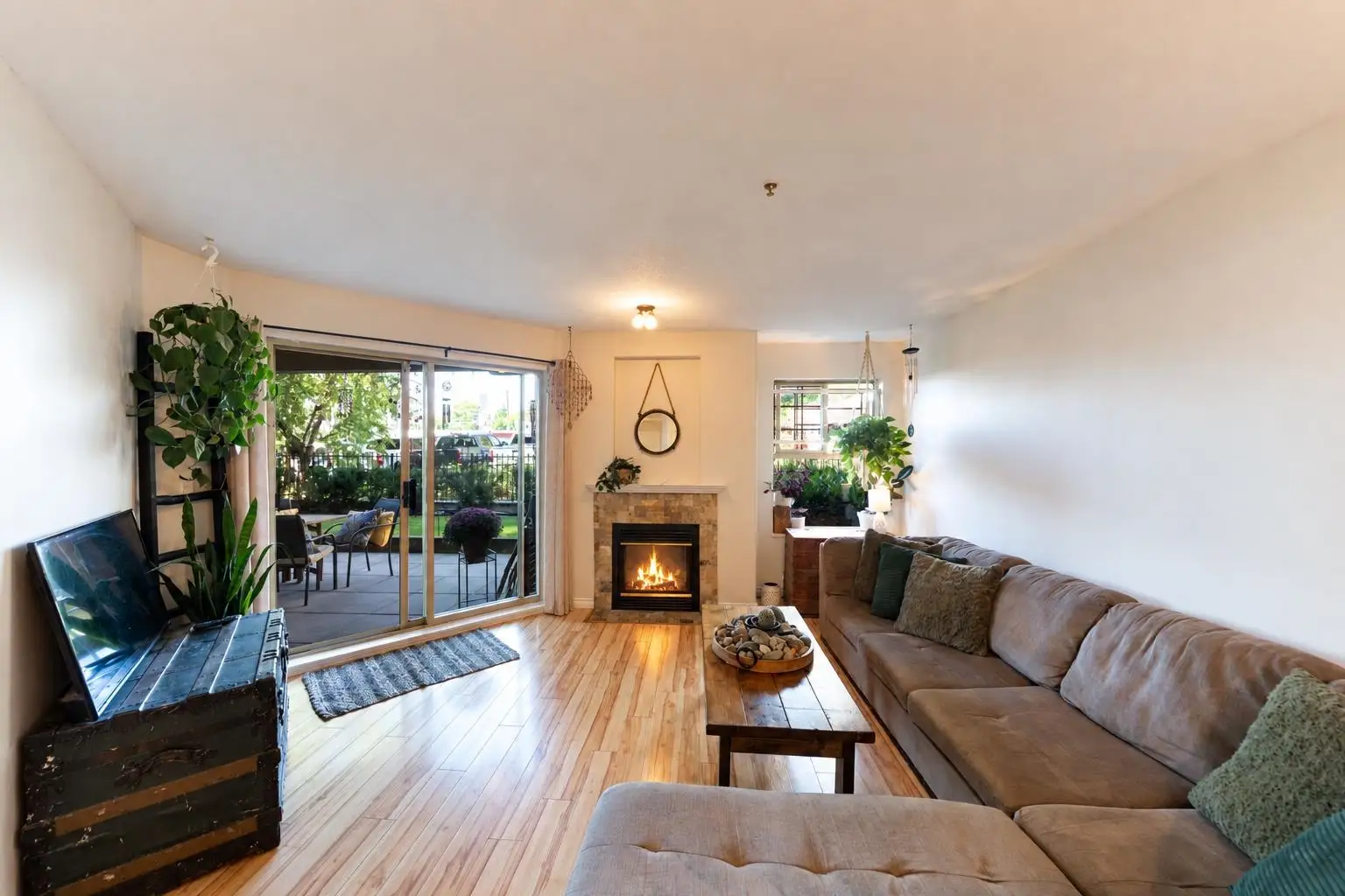 206 215 TWELFTH STREET, New Westminster BC V3M 4H4