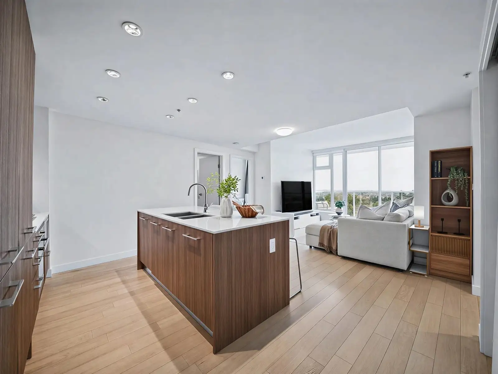 1005 4638 GLADSTONE STREET, Vancouver BC V5N 0G5